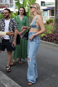 chiara-ferragni-on-the-terrace-of-the-martinez-hotel-in-cannes-07-07-2021-5.jpg