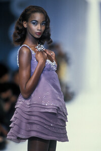 chloe-ss-1992-3.thumb.jpg.92a4d80af1ade2be79e303b546d72dd8.jpg