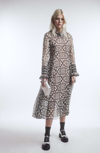 fall-winter-2021-22-pre-collection-42-8839909277726.jpg