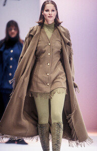 ferragamo-fw-1993-1.thumb.jpg.5e8cd122c140d8796f58d8b3912b5527.jpg