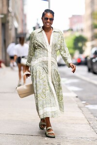 gabrielle-union-looks-fashionable-new-york-07-27-2021-4.jpg