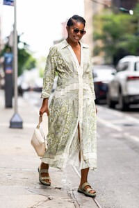 gabrielle-union-looks-fashionable-new-york-07-27-2021-8.jpg