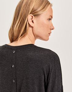 grau_oversize-shirt_damen_sanno_opus_detail-2.jpg