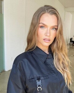 josephineskriver_209593003_1197626230755196_6940121629475240401_n.jpg