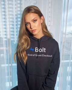 josephineskriver_217772338_384720229721790_8668298670100883786_n.jpg