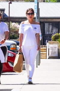 lady-gaga-in-casual-outfit-out-in-malibu-07-06-2021-9.jpg