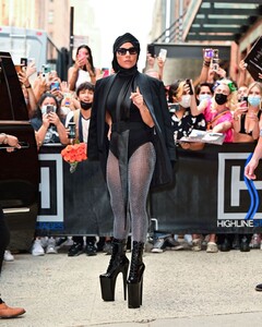 lady-gaga-is-stylish-new-york-city-07-28-2021-11.jpg