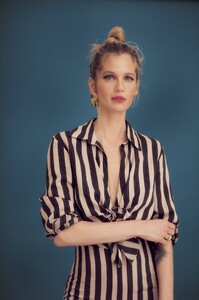 liz421225-1278x1920.jpg