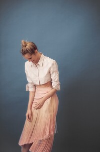 liz421411-1278x1920.jpg