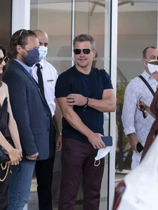 matt-damon-cannes-08jul21-04.thumb.webp.fa4d6ee67099603bc3eb15664bdc11eb.webp