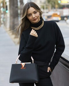 miranda-kerr-for-capucines-louis-vuitton-2021-8.jpg