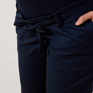 pantalon-chino-ceinture-bleu-marine-femme-wo439_1_zc6.jpg