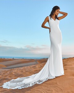 pronovias_217411492_520692689248615_5715151570185212699_n.jpg