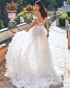 pronovias_220631164_1895830393928826_4845445729693391887_n.jpg