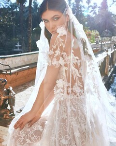 pronovias_220708250_173654688158084_3407978208654766059_n.jpg