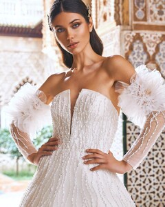 pronovias_221417264_255824952636571_6836776881564034618_n.jpg