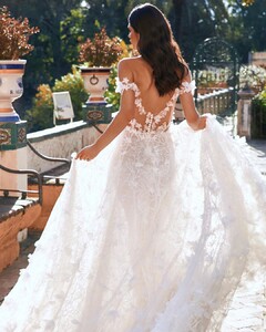 pronovias_221822846_3080020245618126_5191412771516302275_n.jpg