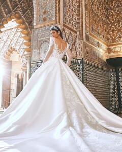 pronovias_221952480_502824597675602_8329836665966570280_n.jpg