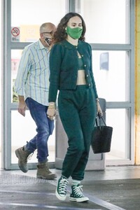 rumer-willis-wears-an-all-green-ensemble-trader-joe-s-in-west-hollywood-06-09-2021-5.jpg