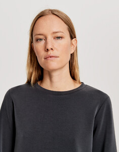 schwarz_sweatshirt_damen_gilka-ros_opus_detail-1.jpg