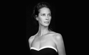 town-and-country-october-2016-christy-turlington-burns-by-max-vadukul-01.thumb.jpg.998d9cef98d3d26dc34533dcbd424571.jpg