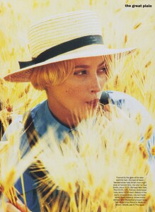 von_Unwerth_US_Vogue_August_1993_06.thumb.jpg.05dc923d521e7559e2b70e6b78fad14b.jpg