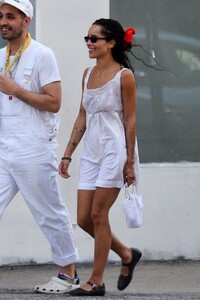 zoe-kravitz-out-in-new-york-07-27-2021-2.jpg