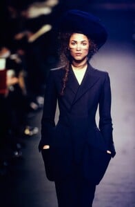008-jean-paul-gaultier-spring-1998-couture-details-CN10051612-teresa-lourenco.jpg