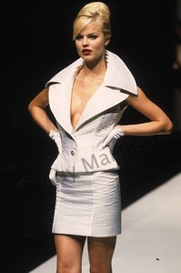 010eva_erzigova.thumb.jpg.4eea1f41c79dd5d0725dee89f9d3d6cc.jpg