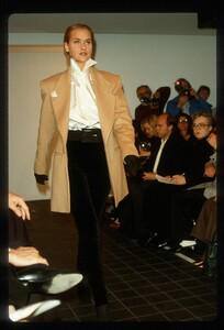 024-michael-kors-fall-1998-ready-to-wear-michelle-eabry.thumb.jpg.da9f0c493b12bc1d8f6eb61b72d2c84e.jpg