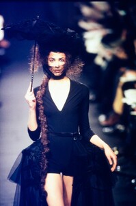 048-jean-paul-gaultier-spring-1998-couture-details-CN10051699-teresa-lourenco.jpg