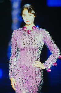 1008904252_paco-rabanne-haute-couture-fall-1999(9).thumb.jpg.985388a311ab039467f52b99d1b9c998.jpg
