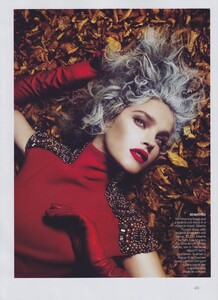 1030098237_Mert__Marcus_US_Vogue_September_2009_12.thumb.jpg.80040252b6bf2a4428c5662299203105.jpg