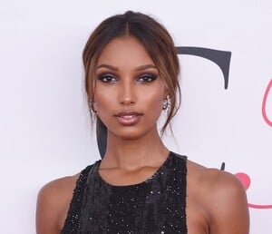 1033707680_JasmineTookes76542334567682full-jasmine-tookes.thumb.jpg.1540b0b1c2d1ca73f50b887c91928400.jpg