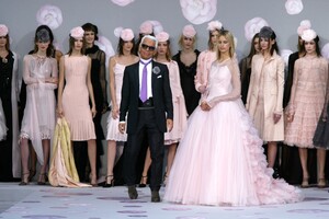 1038245169_Chanel2002HauteCouture139.thumb.jpg.c43b5e97b9662e9d19d59c1a64eeec67.jpg