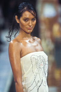 10397779_Chloe2000WomenRTW60.thumb.jpg.5d8642413a2b46a987f623f7ff380f83.jpg