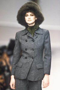 1049593407_Valentino1996WomenRTW23.thumb.jpg.c4be80543d0f2cebda48bc8838c65c8b.jpg