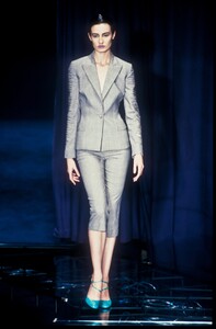 1051607716_Versace1998WomenRTW11.thumb.jpg.6d39647546edd817c525bc72e0f9a370.jpg