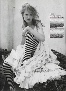 ELLE Russia February # 88 2004 13.jpg