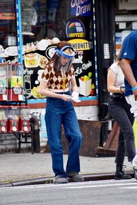       zoe040821BZNimage108.jpg