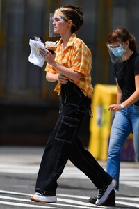        zoe100821BZNimage141.jpg