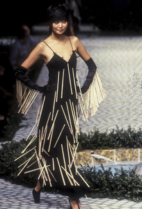 1111511693_Moschino1997WomenRTW171.thumb.jpg.796a090199ac4ad96f00e7385d56c807.jpg