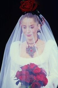 1121386117_ysl-hc-fw-1998(1).thumb.jpg.a1ba7e323037ad3b82303856fe655c50.jpg