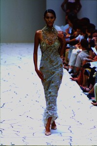 1129086757_emanuel-ungaro-hc-fw-1998(11).thumb.jpg.5d5253e908f7fbaf2fff2dadc8d7fc65.jpg