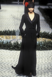 1130786072_Moschino1997WomenRTW13.thumb.jpg.c1cc15005e7fc5dff16a46a4a631b111.jpg