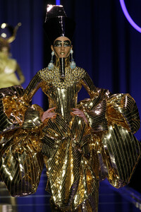 1131941257_ChristianDior2004HauteCouture6.thumb.jpg.3268b23b7df59096d3d7e3a34027aa85.jpg