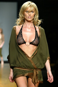 1134594569_Sportmax2003WomenRTW15.thumb.jpg.5aba266eb343fc16a2b1ef96588f76f0.jpg