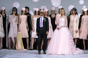 1141121163_Chanel2002HauteCouture138.thumb.jpg.cfc319e0ca1b057d53625c1e001a9f82.jpg