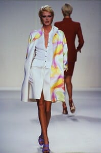 115468402_oscar-de-la-renta-ss-1997(4).thumb.jpg.a29f624641e17fddc340f83faf0948d0.jpg