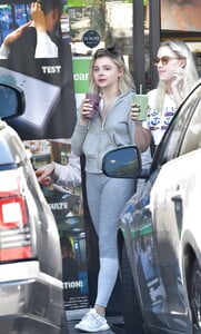 Chloe Moretz in Leggings O A around Beverly Hills 7-25-17_000_152_089_757_1000.jpg